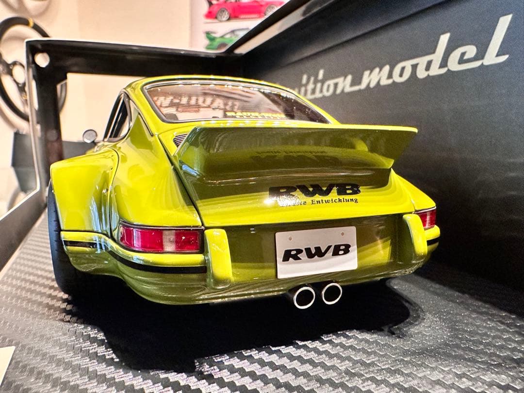 ミニカー RWB930 Backdate green 1/18 ignition