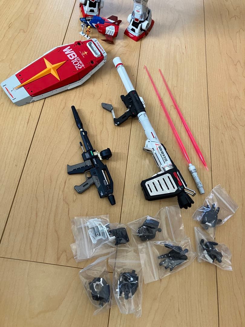 pguガンダム 塗装完成品　スクリューダウンカード付き