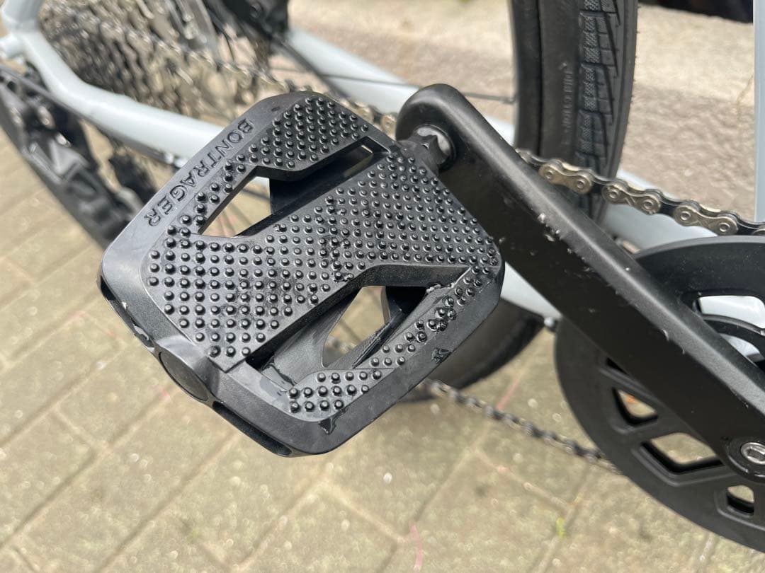 Trek FX2 Gen4 2025年モデル クロスバイク 白色 アルミ