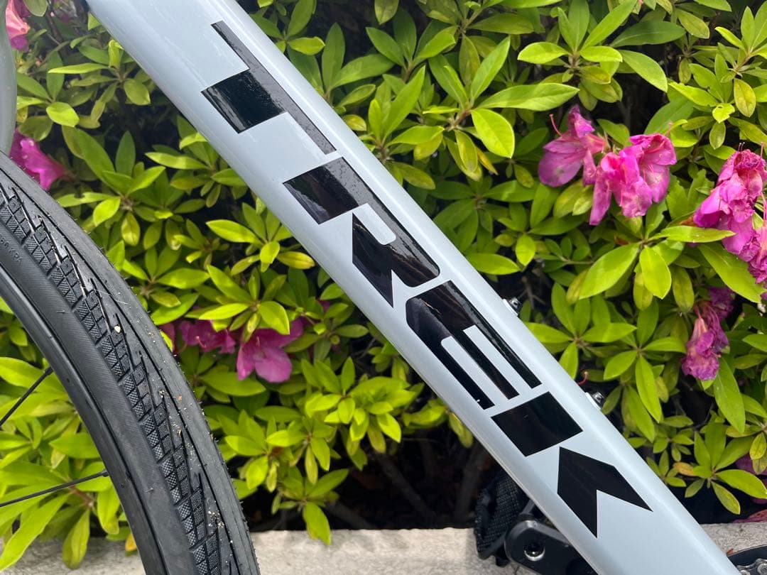 Trek FX2 Gen4 2025年モデル クロスバイク 白色 アルミ