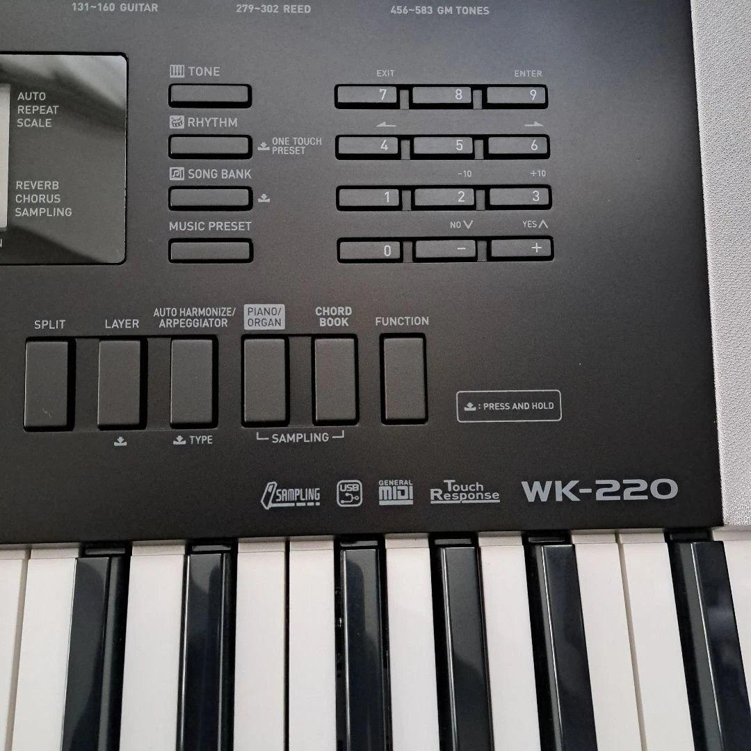 カシオ　76鍵キーボード　WK-220　電子キーボード　wk 220