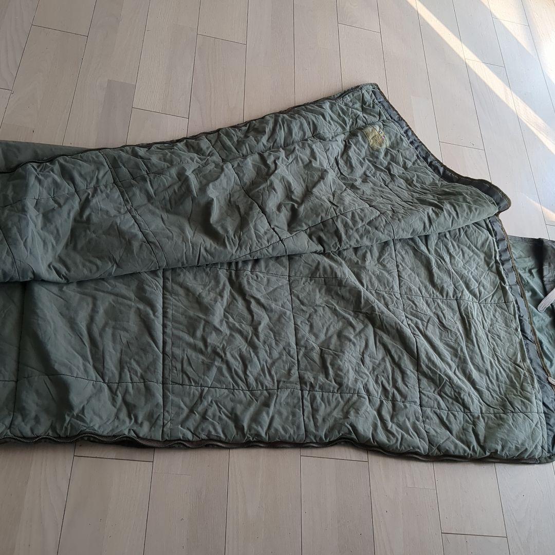 フランス軍　オリーブグリーン 寝袋