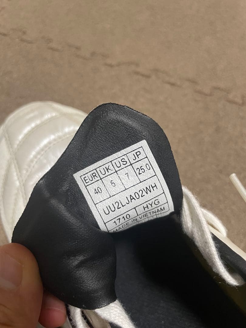 Umbro Accuro サッカーシューズ ホワイト/ゴールド　アンブロ