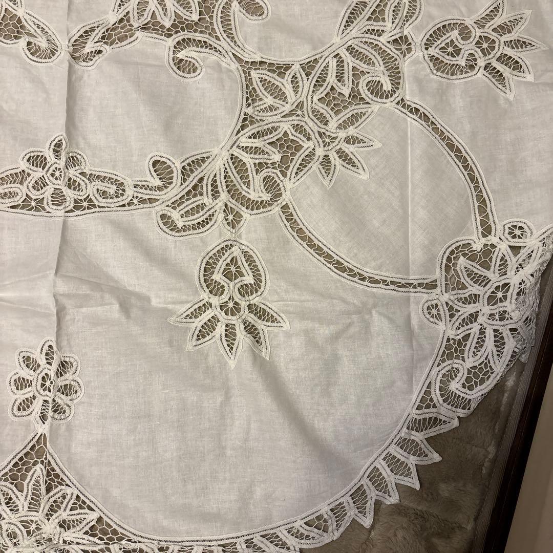 刺繍入りテーブルクロス