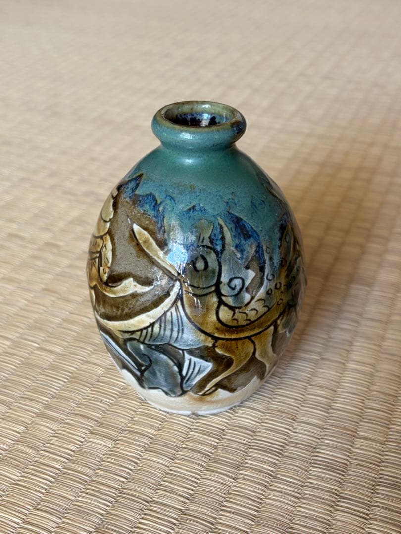 琉球古典焼 小壺 花と魚の装飾 陶器花瓶 小型
