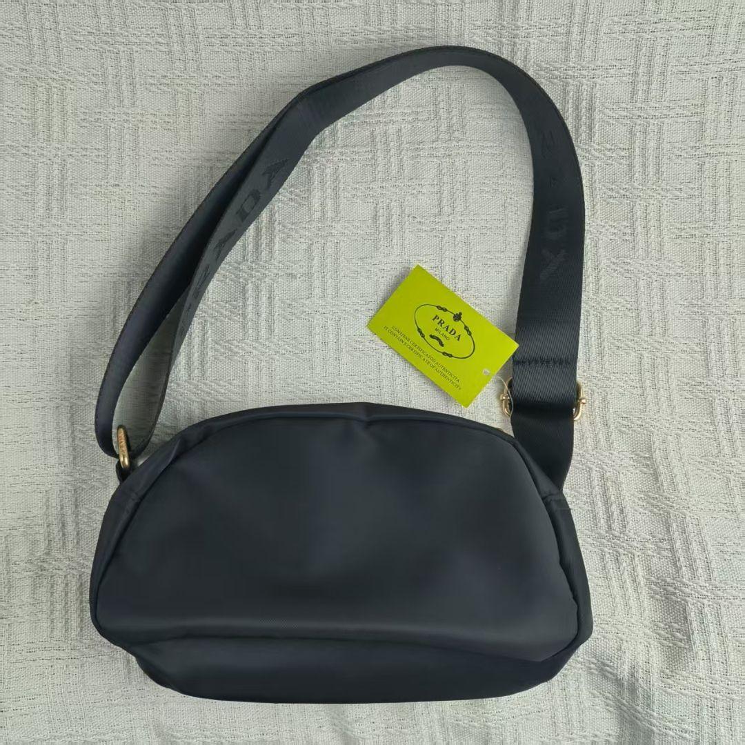PRADA ノベルティ ブラック ショルダーバック ナイロンk1s