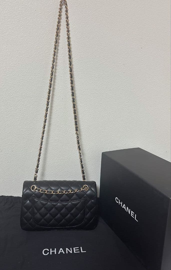 CHANEL ブラック レザー ショルダーバッグ