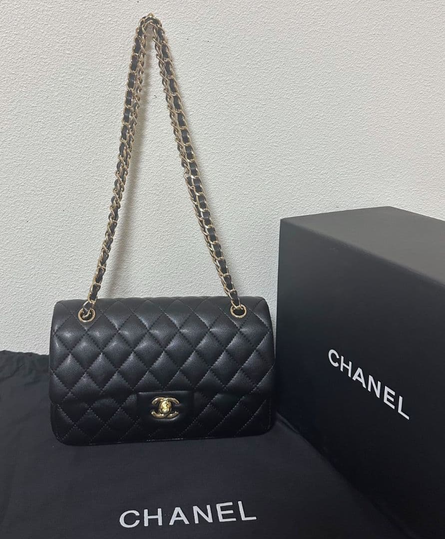 CHANEL ブラック レザー ショルダーバッグ