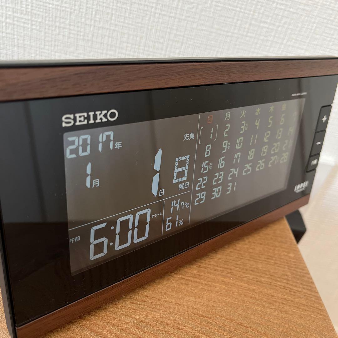 セイコー クロック 目覚まし時計 電波 交流式 デジタル
