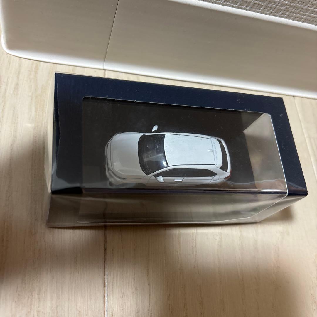 Honda VEZEL HEV Z プラチナムホワイトパール ミニカー