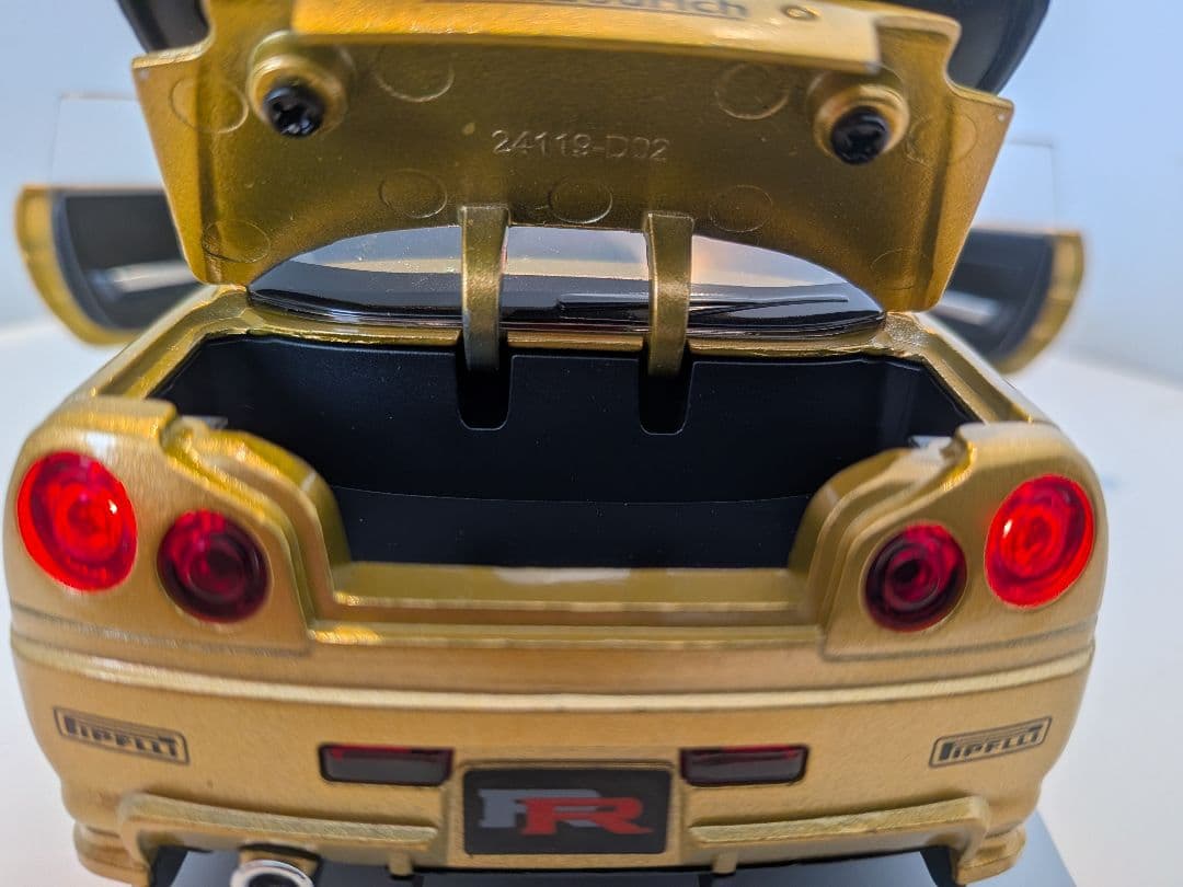 ​R34 GT-R 1/24 ミニカー ゴールド ハンドル連動 常時点灯 検品済