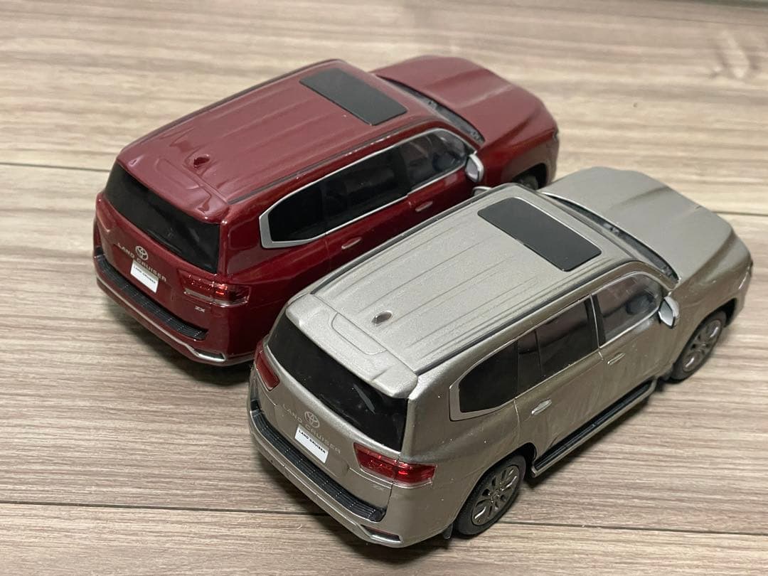 24時で削除　新品未使用 ミニカー カラーサンプル ランクル300