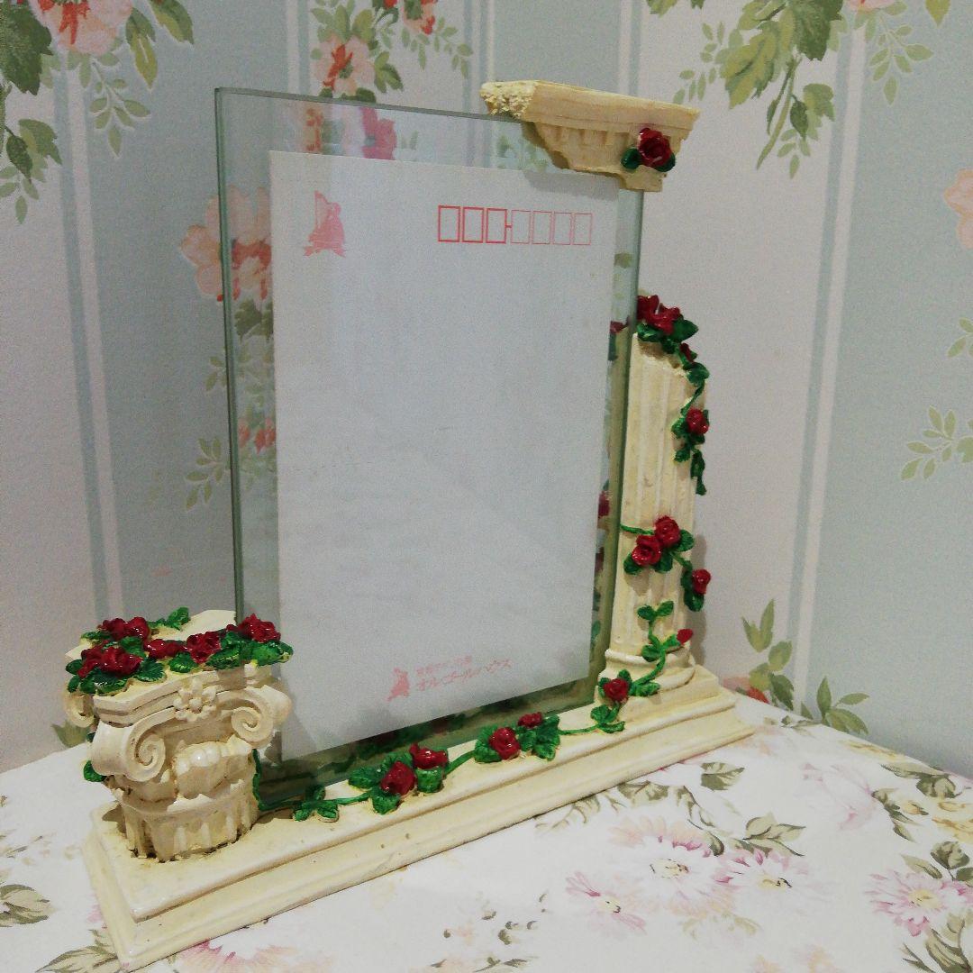 パルテノン神殿柱と深紅の薔薇のフレーム