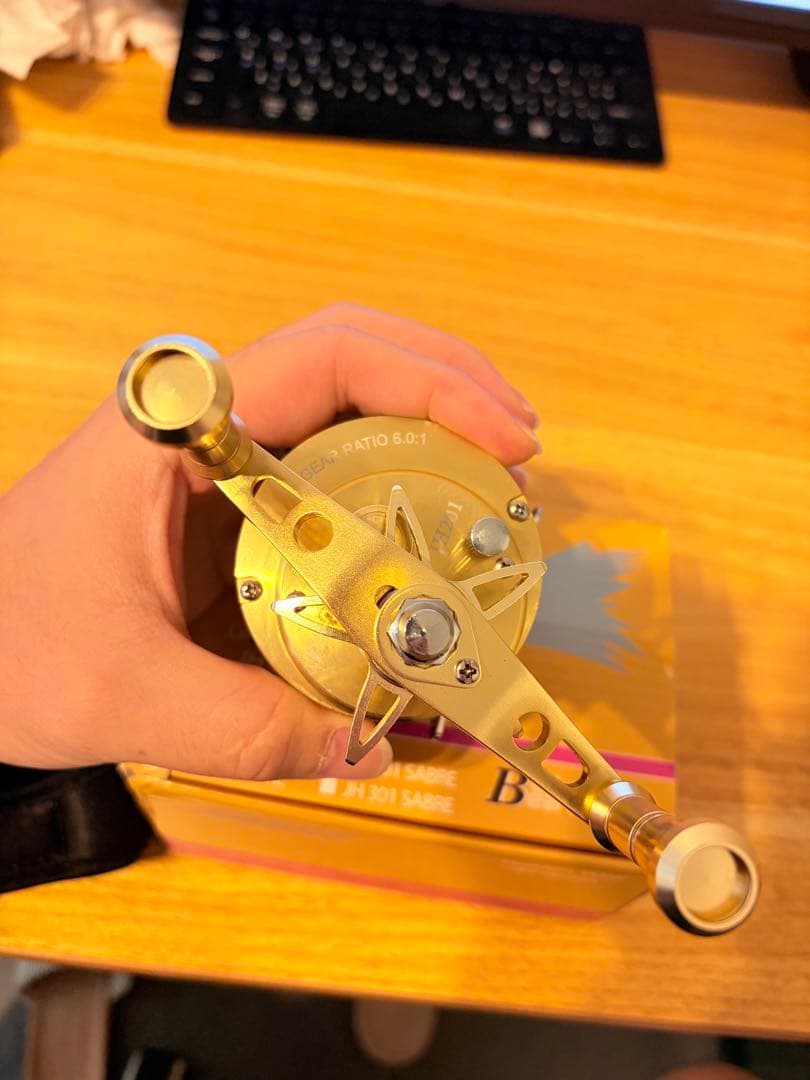 【大口径メタルボディ】金属丸型リール200番　ベイトリール