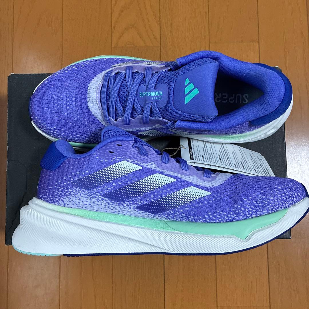 アディダス　スニーカー　ランニングシューズ SUPERNOVA STRIDE