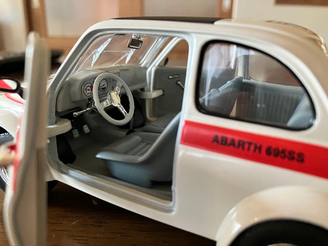 ロードシグネチャー 1/18フィアット アバルトFIATABARTH695SS