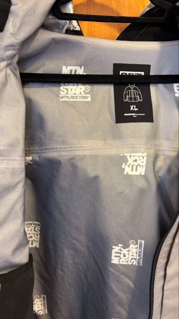 マウンテンロックスター　上下　ＸＬ　美品