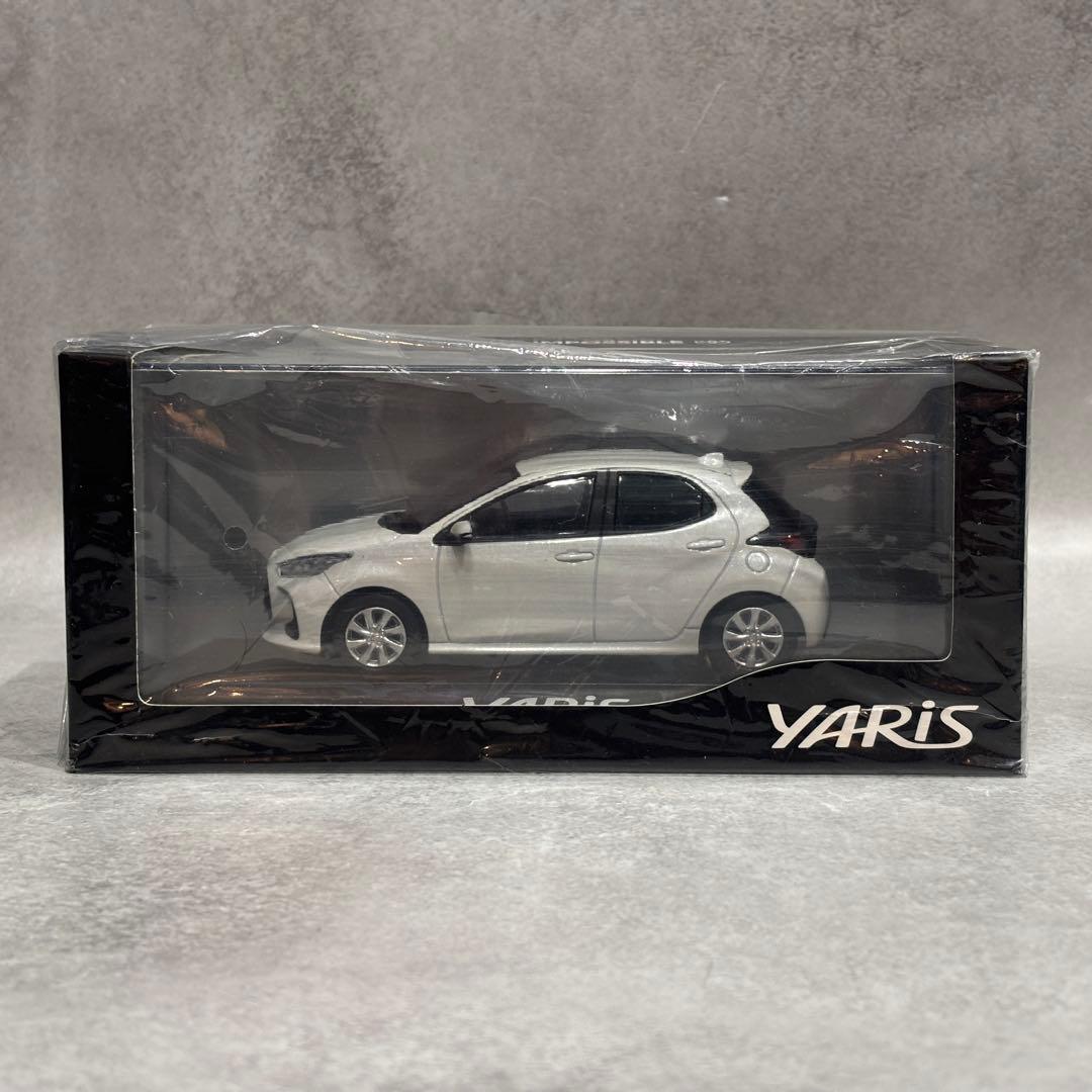 新品　TOYOTA トヨタ　YARIS ヤリス　車　ミニカー　070 ホワイト