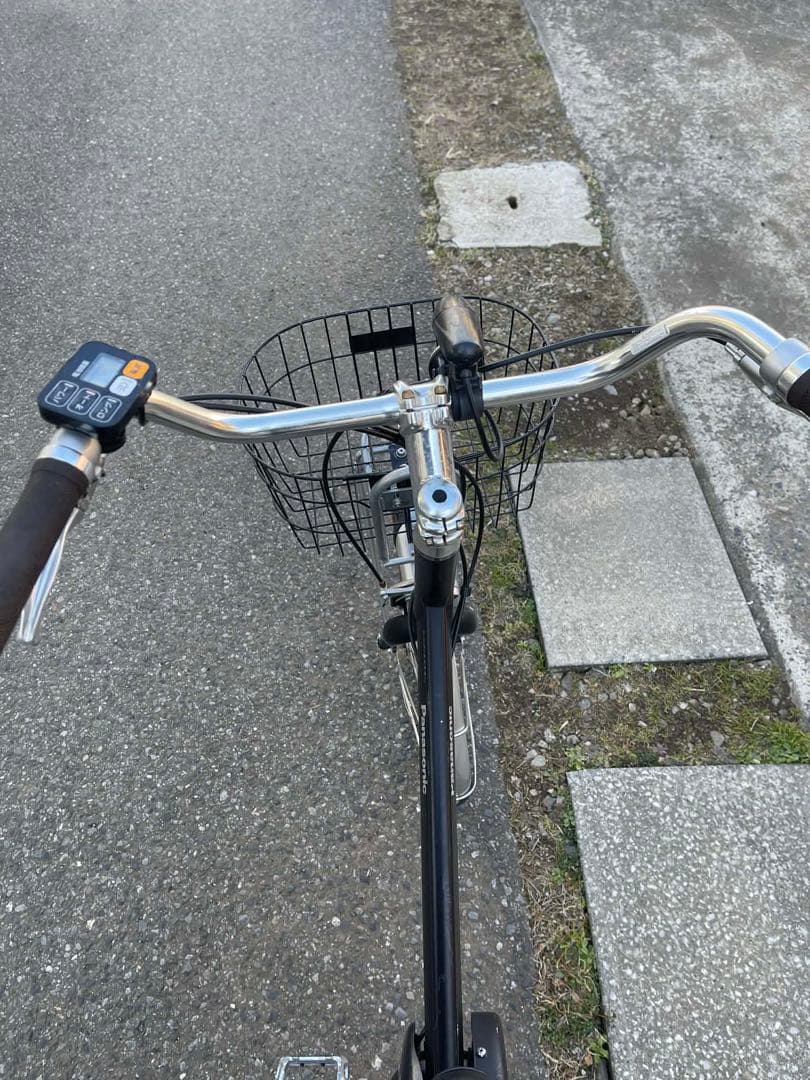 電動アシスト自転車 黒 シティタイプ 前バスケット付き