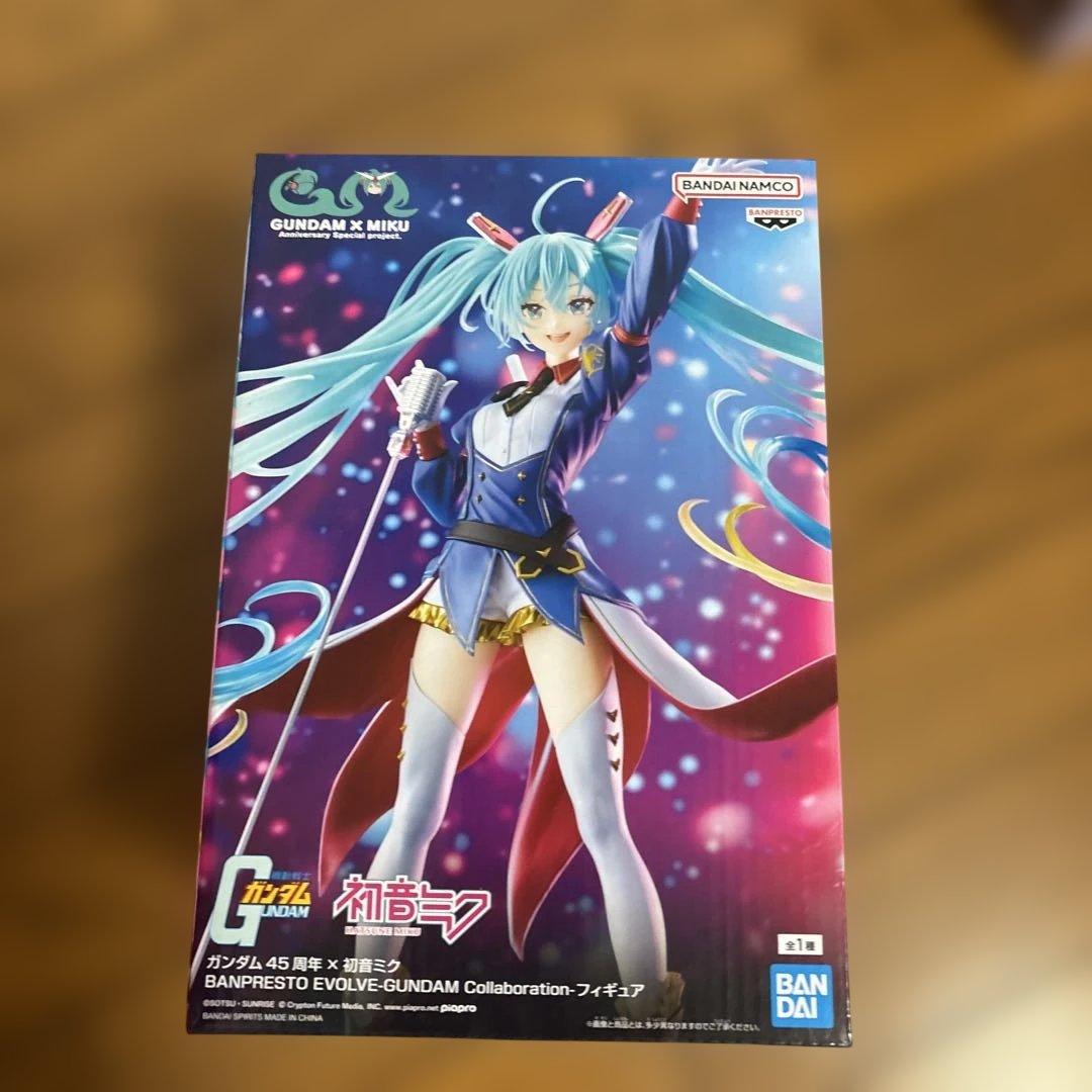 初音ミクフィギュア (チロルミク・雪ミク×クロミ・ヴィンテージドール・ガンダム）