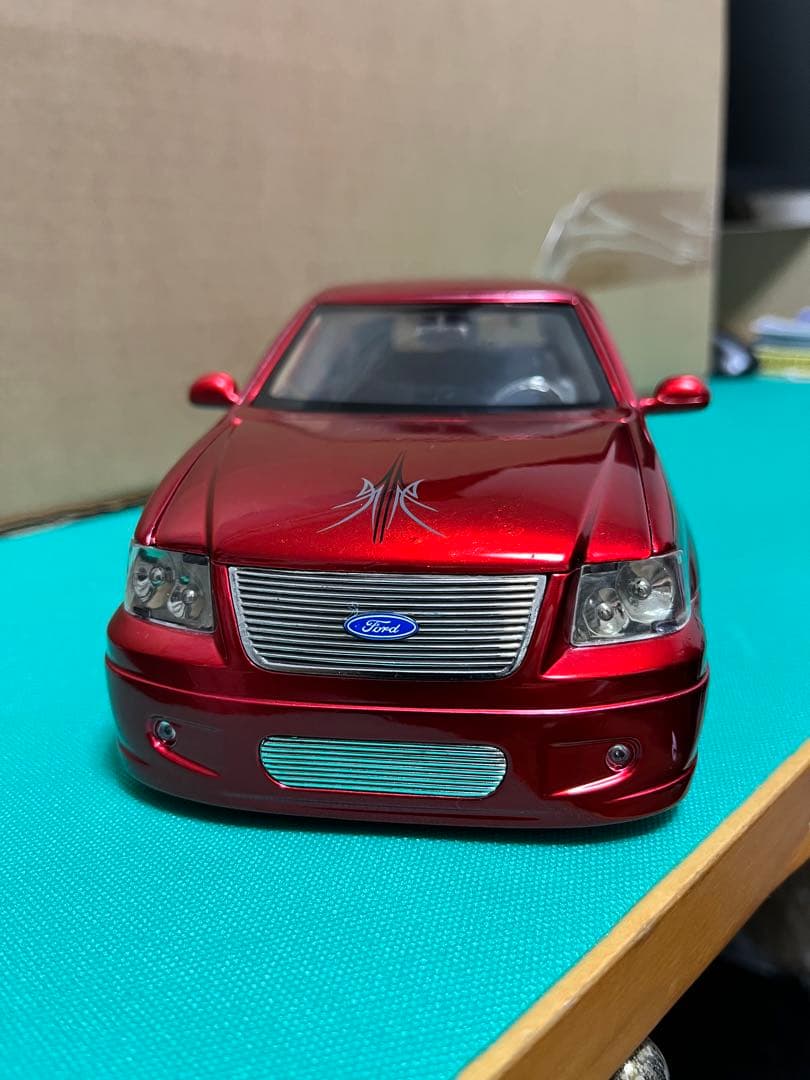 【DUB CITY】FORD EXPEDI TION 1/18