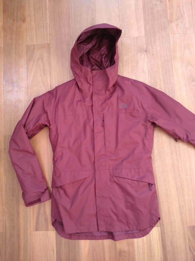 THE NORTH FACE ＜中綿 DRYVENT ナイロン ジャケット