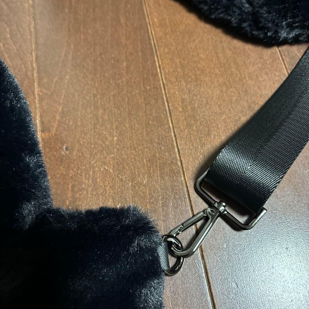 マスターバニーフェイクファーショルダー付きBAGブラック
