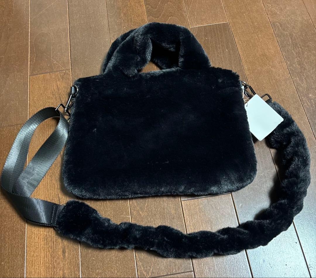 マスターバニーフェイクファーショルダー付きBAGブラック