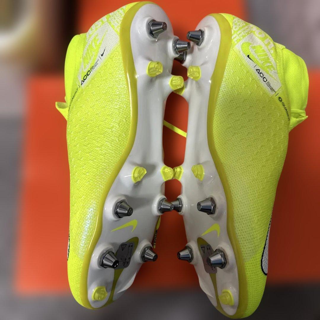 NIKE Phantom vsnエリートスパイク