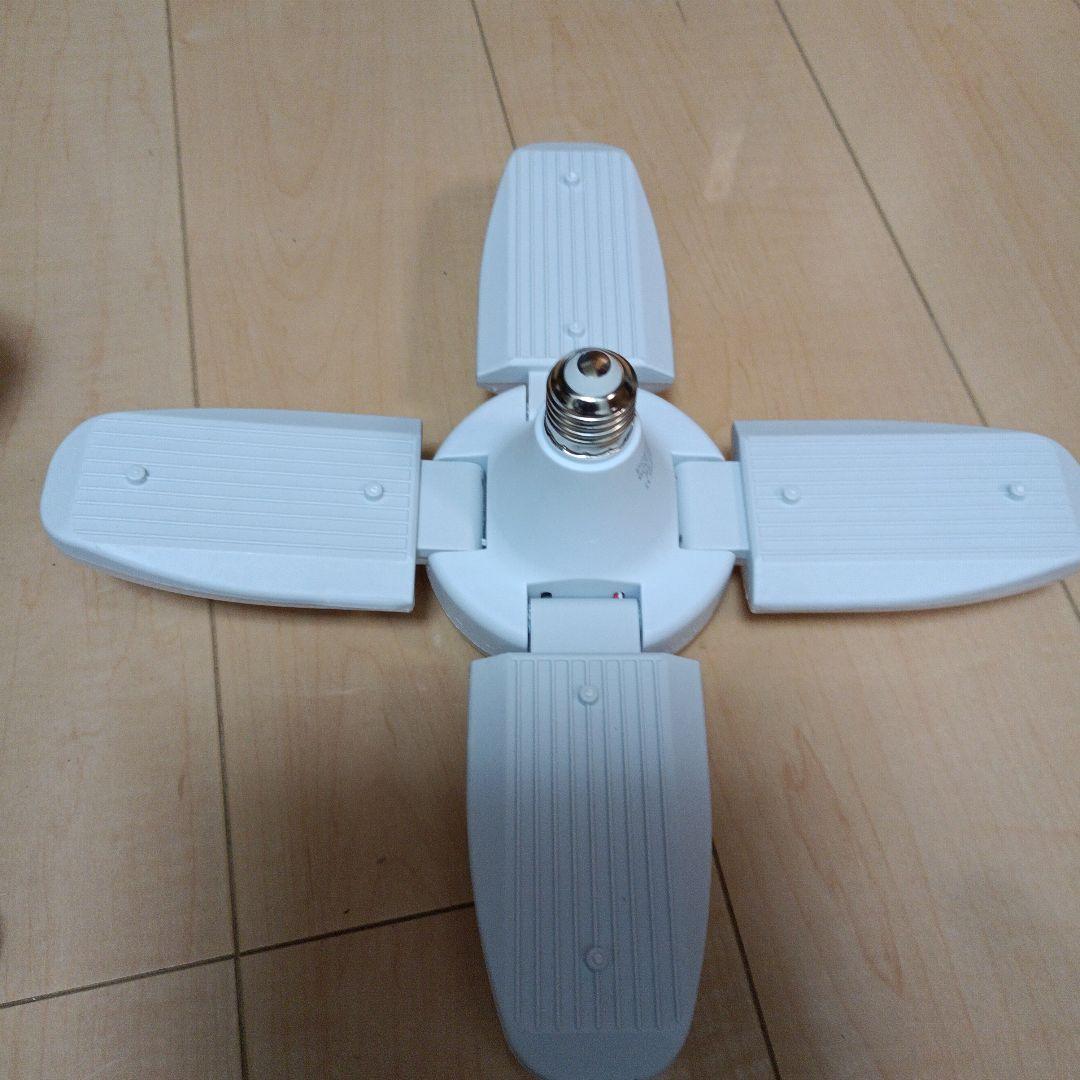 ガレージ、倉庫、作業灯部屋LED電球 4枚羽根 3個スイッチコード金具セット