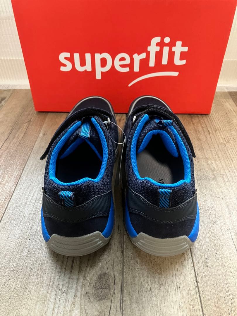 新品super fitスニーカーEU41(25.8cm)