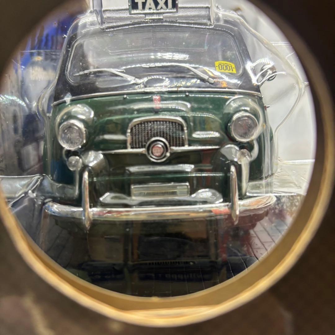 Unique Replicas Fiat 600D ダイキャストミニカー