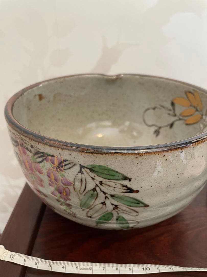 美品　花柄陶器ボウル　花器　陶器製中サイズ　有田焼　茂山窯　御菓子鉢　花模様