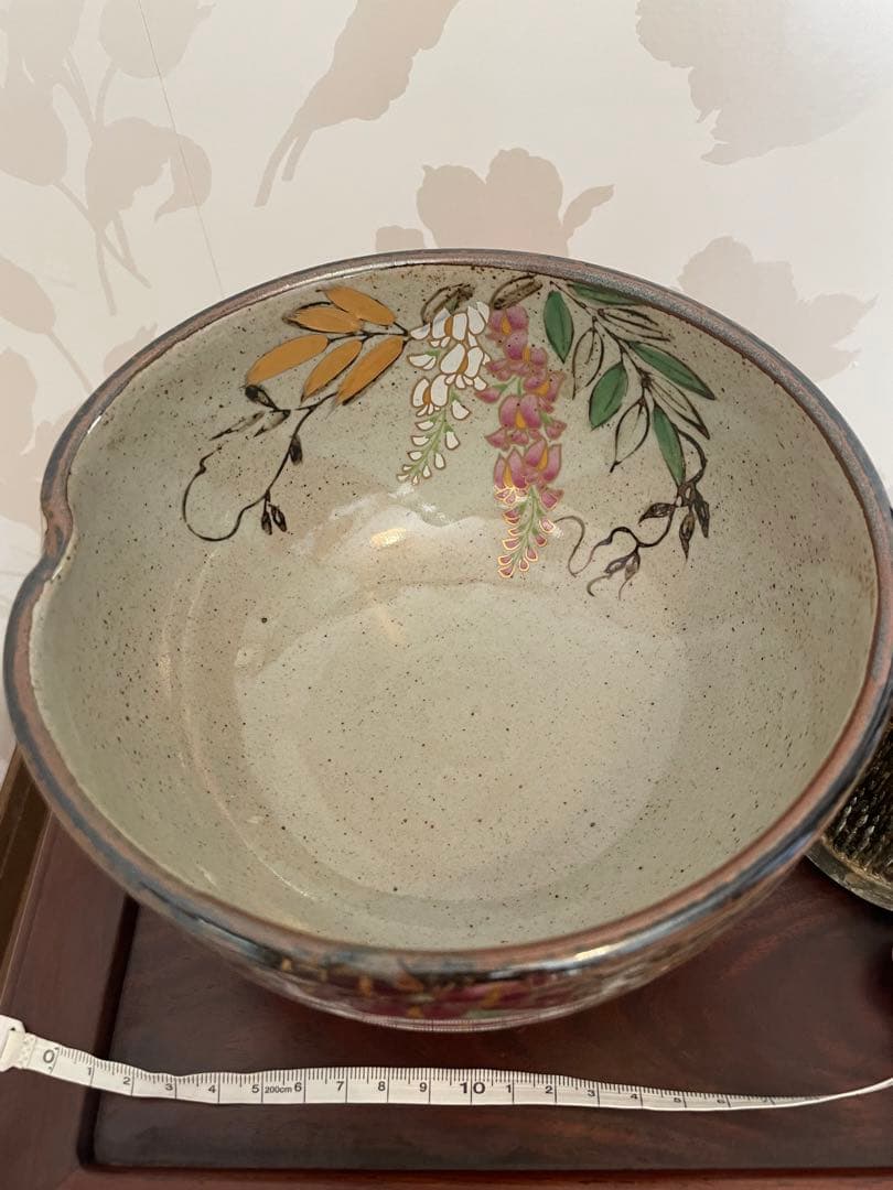 美品　花柄陶器ボウル　花器　陶器製中サイズ　有田焼　茂山窯　御菓子鉢　花模様
