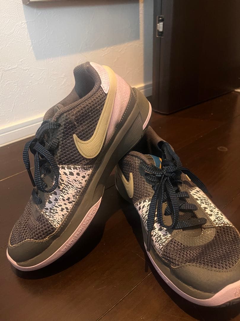 ジャモラントNike バスケットシューズ グレー/ホワイト/ピンク　23.5cm