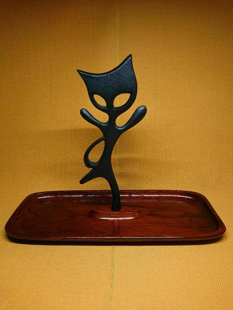 【美品】ネコ　黒猫　金属　トレー　置物　インテリア　工芸品　美術品　A3008