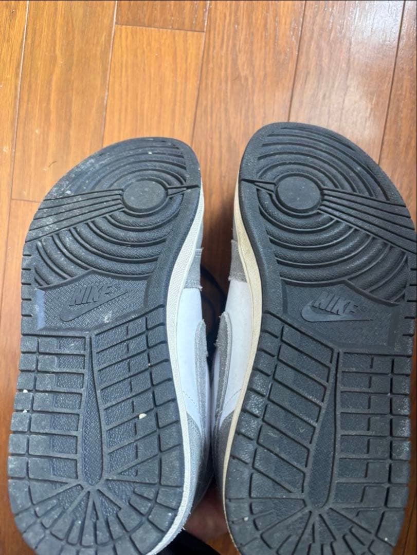 Nike Air Jordan 1 グレー/ホワイト