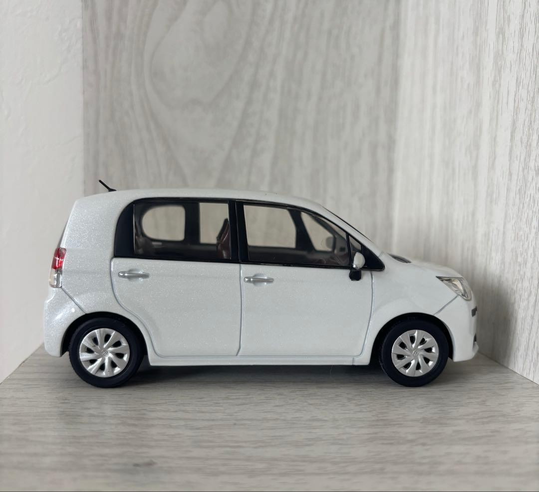 トヨタ スペイド　カラーサンプル