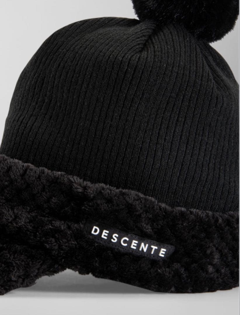 【美品】DESCENTE ブラック ポンポンキャップ　ニット帽