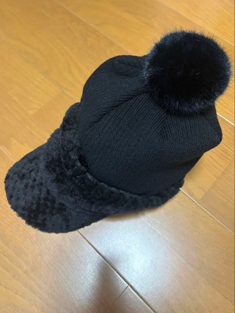 【美品】DESCENTE ブラック ポンポンキャップ　ニット帽