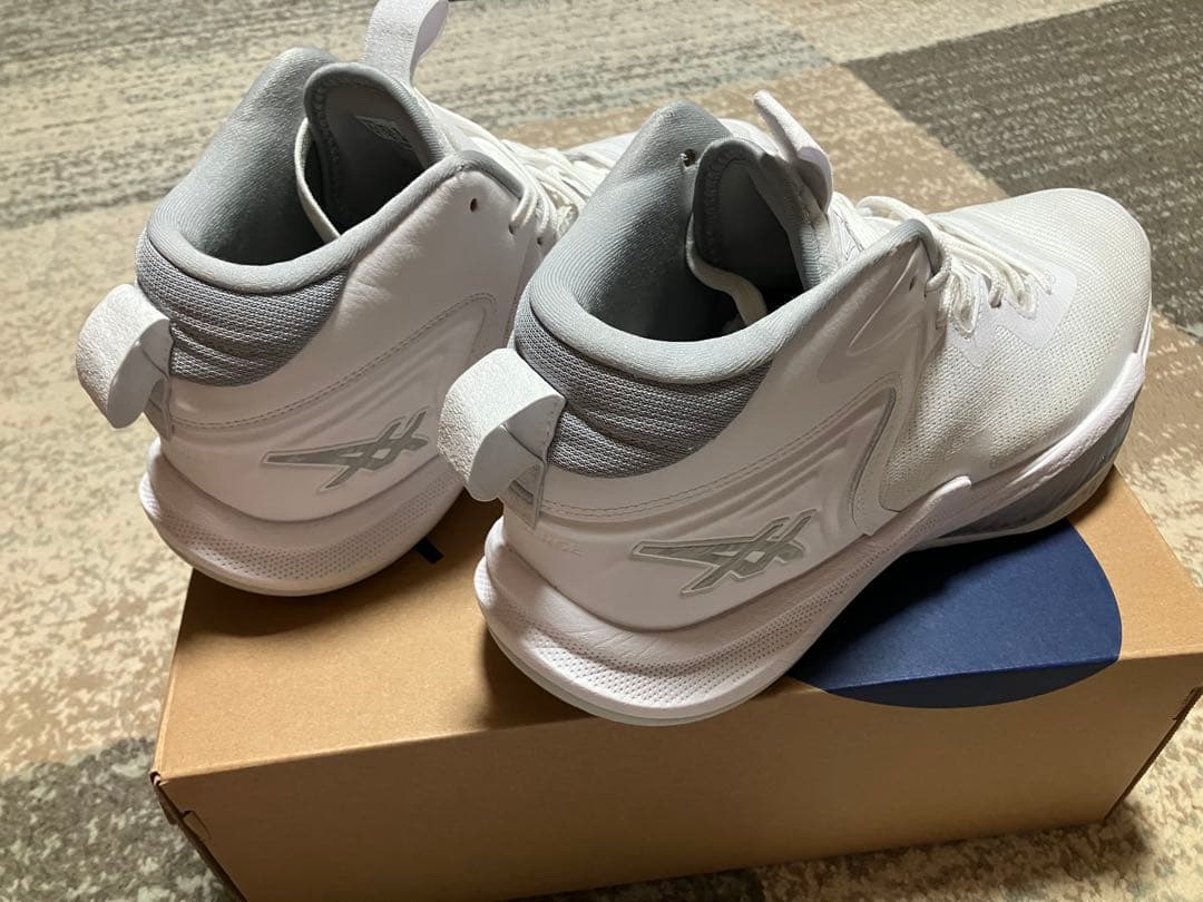 ノヴァサージ3 ASICS バスケットボールシューズ ホワイト ハイカット26㎝