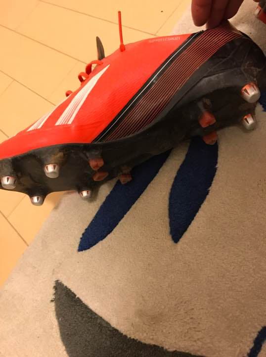 サッカースパイク アディゼロ
