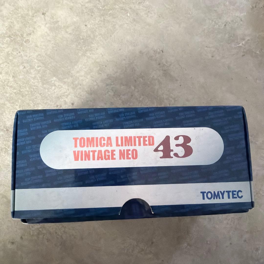 TOMICA LIMITED VINTAGE NEO NISSAN グロリア