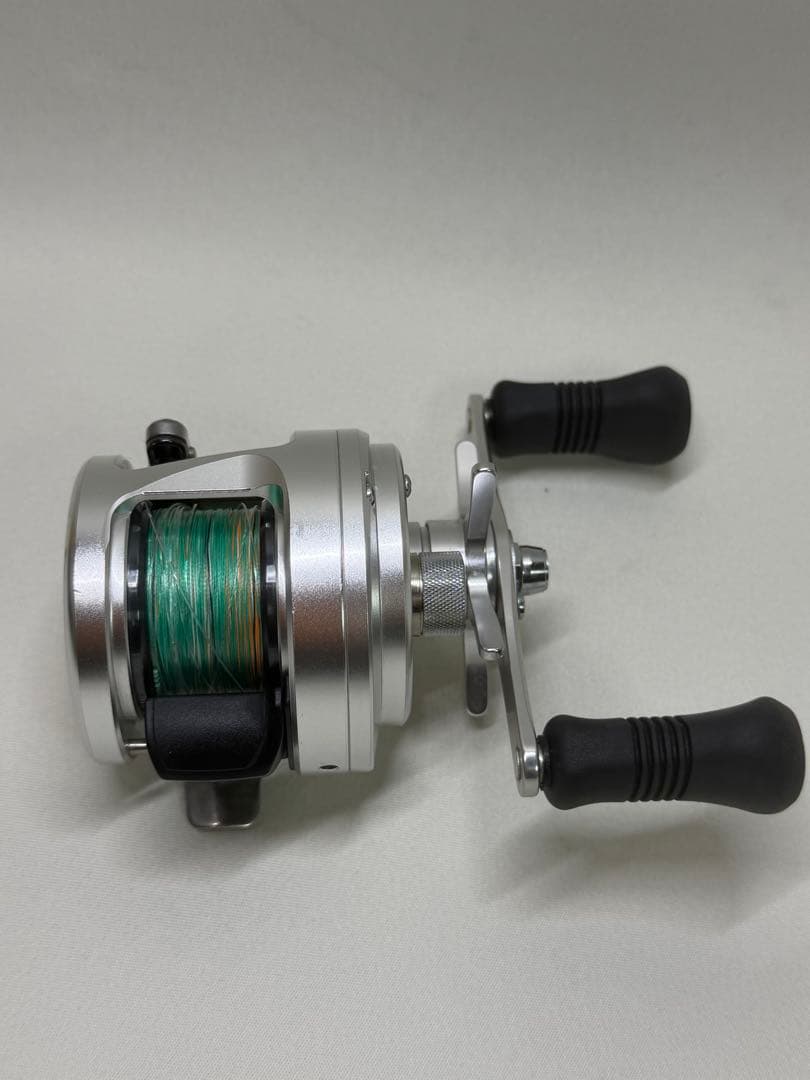 シマノ オシア カルカッタ 200HG 右ハンドル ベイトリール SHIMANO