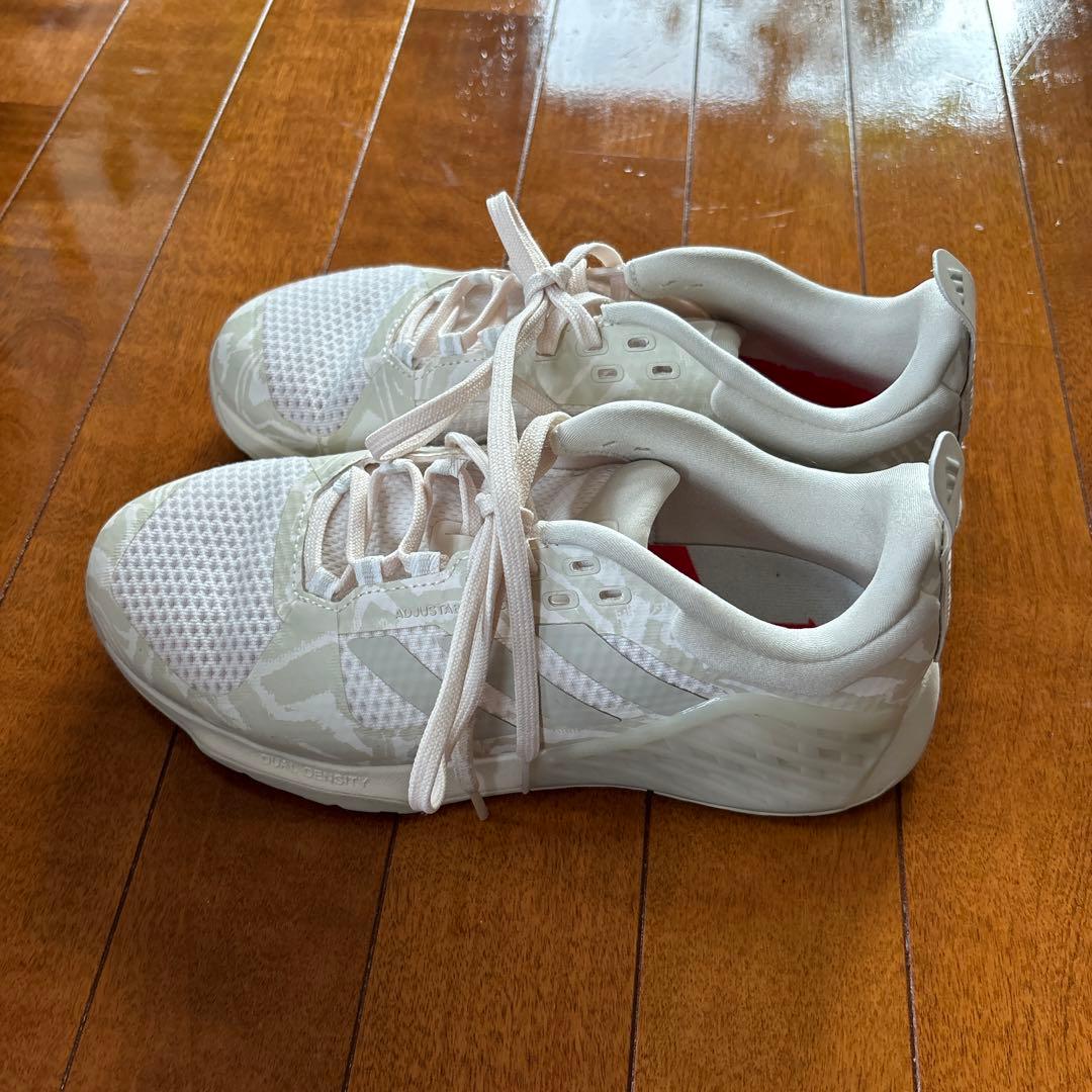 adidas トレーニングシューズ ホワイト　24cm