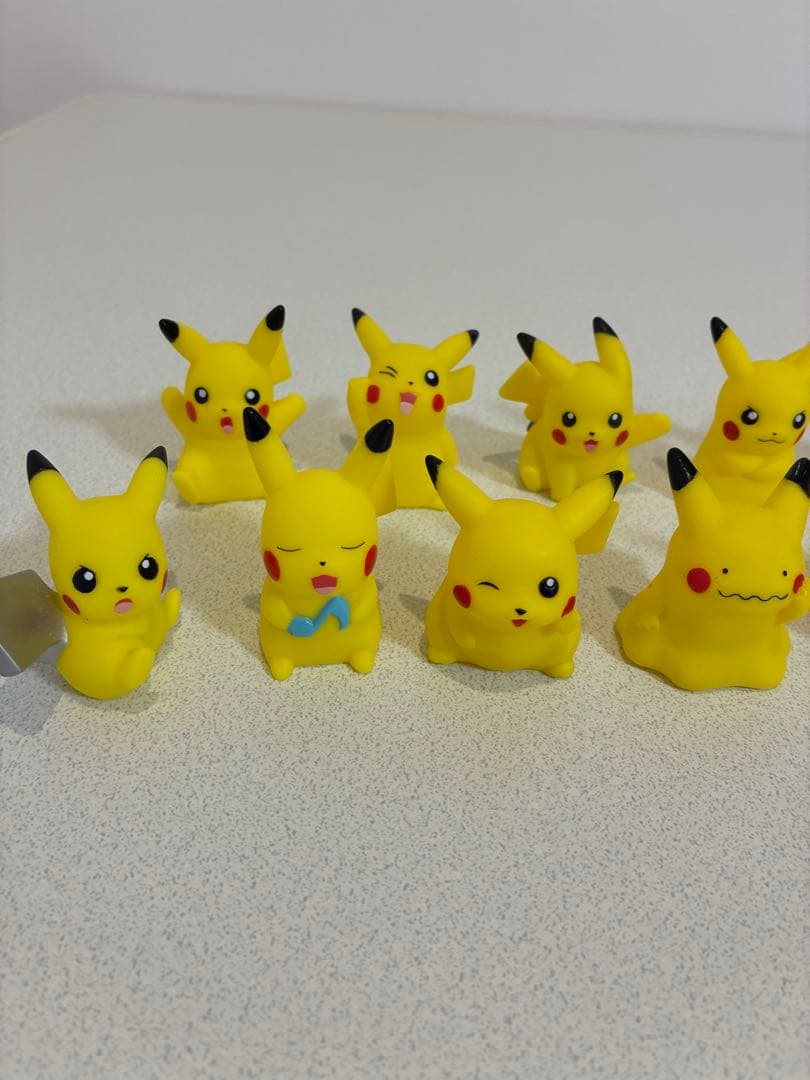 ピカチュウ　指人形　メタモン　ソフビ