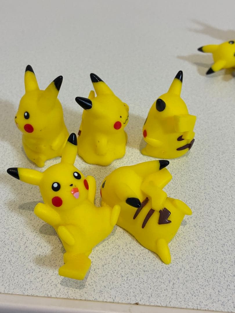 ピカチュウ　指人形　メタモン　ソフビ