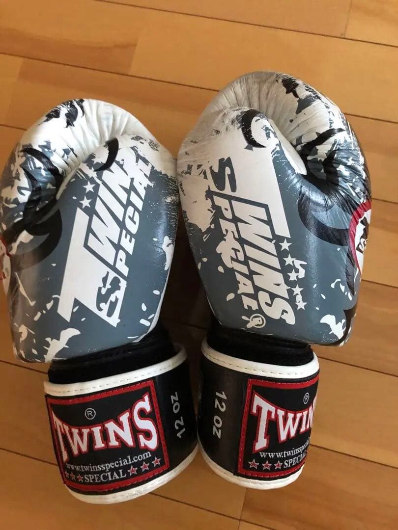 Twins（ツインズ）本革レザー￼ボクシングキックムエタイグローブ12オンス