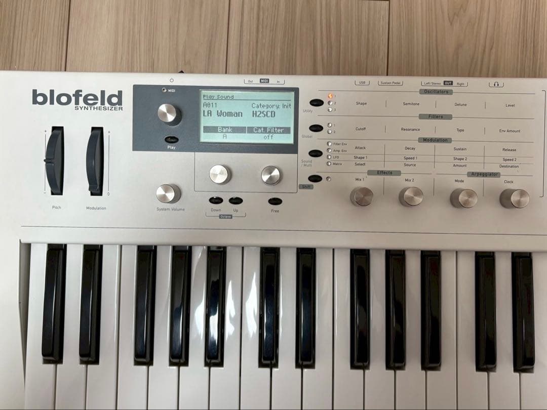 【極美品,ケース/ペダル付】WALDORF Blofeld 49鍵シンセサイザー