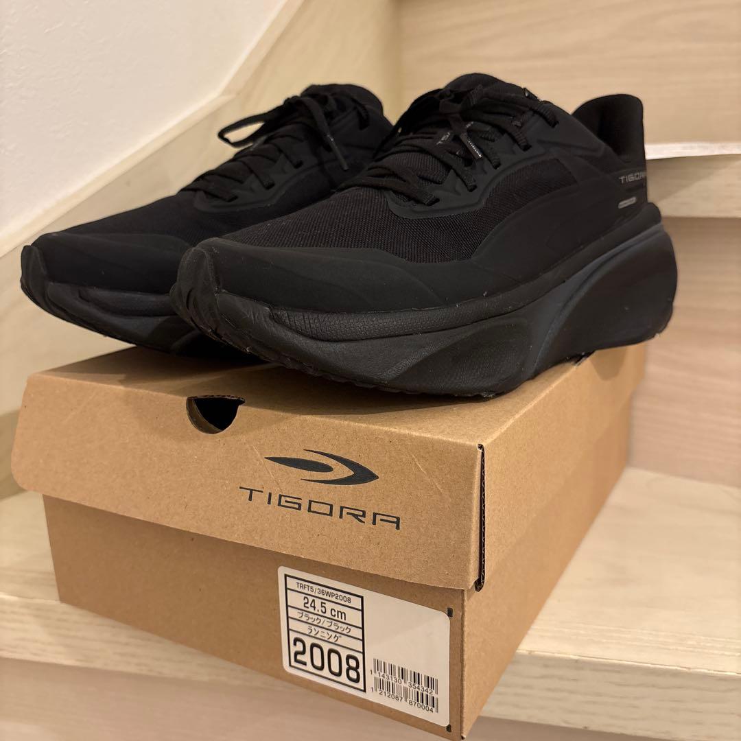 TIGORA ランニングシューズ